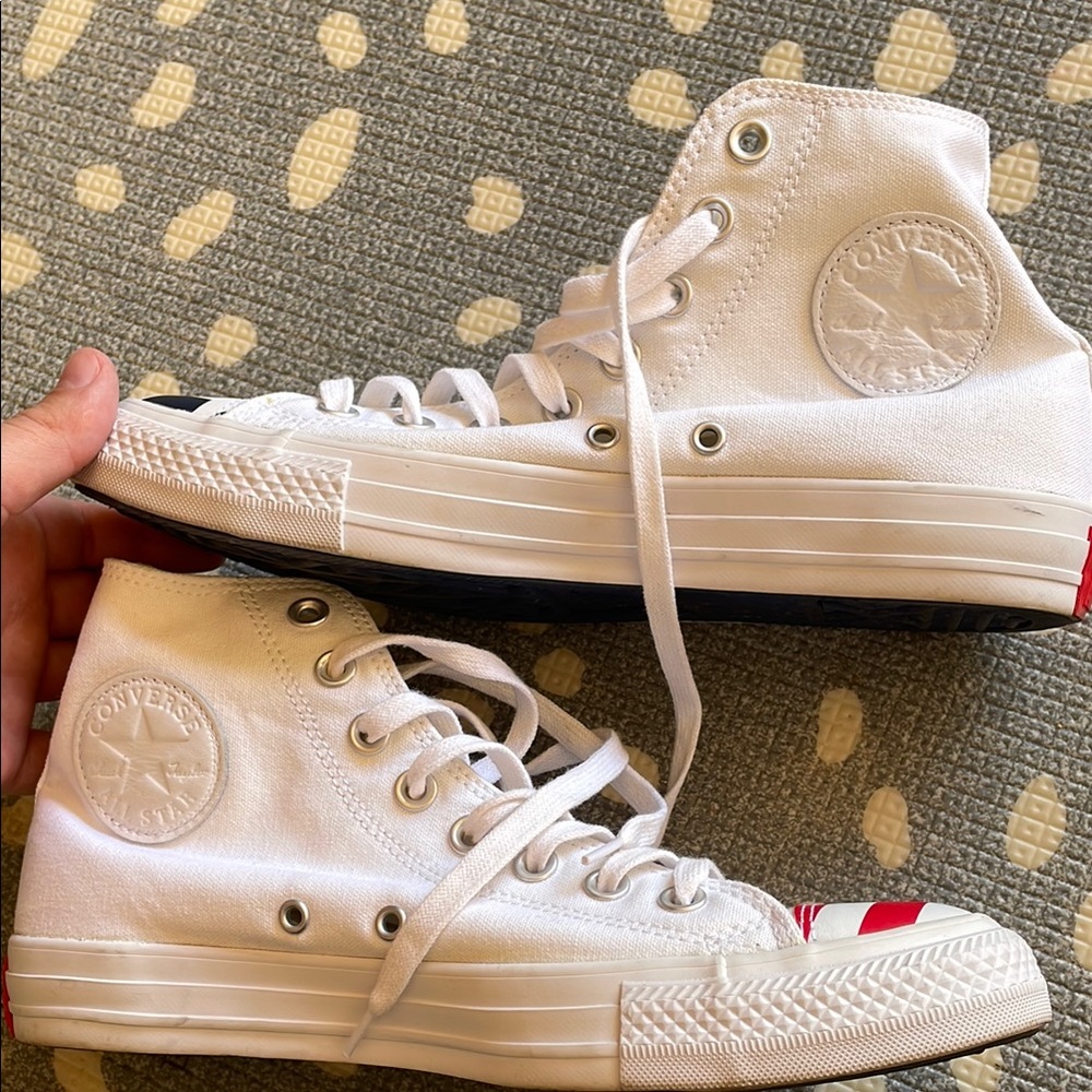 Converse White High-Top Sneakers with Star and Stripe Design - Picture 4 of 6